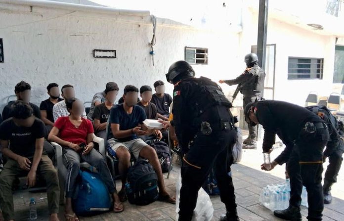 Auxilia Fuerza Civil a 18 personas migrantes