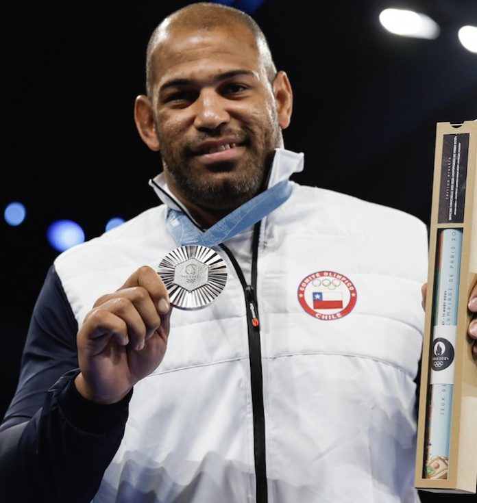 Chile gana en París 2024 inédita medalla olímpica en lucha grecorromana