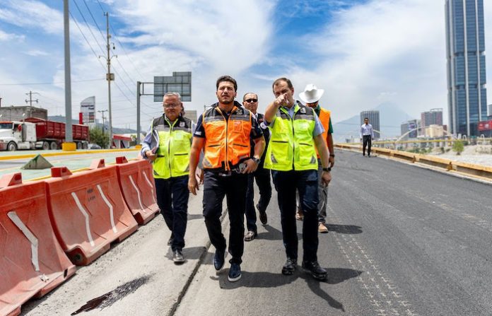 Samuel García anuncia apertura de carriles exprés en Morones Prieto