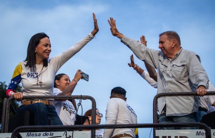 Presidente Maduro tilda de irresponsable a opositor Edmundo González por no “dar la cara”