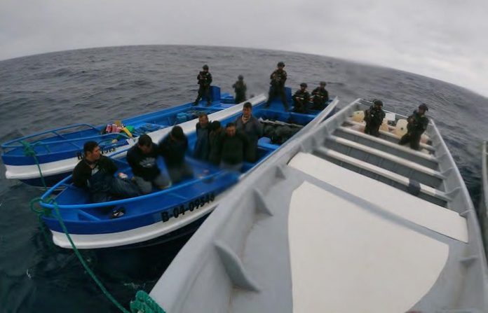 Presidente salvadoreño anuncia captura en alta mar de tres cargamentos de cocaína y armas