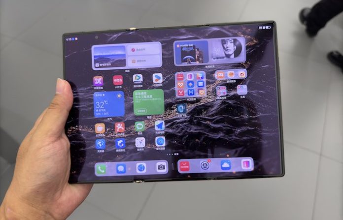 Huawei presenta el primer móvil triplemente plegable del mundo