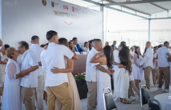 Celebran 29 parejas Boda Comunitaria en Penal de Apodaca