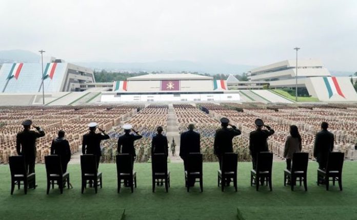 Sheinbaum a la cúpula de las Fuerzas Armadas de México: “Las mujeres no somos menos”