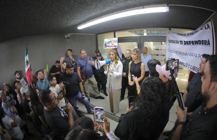 Lorena de la Garza recibe a trabajadores del Poder Judicial en el Congreso