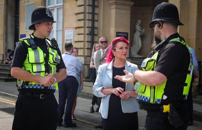 Londres comienza a suspender la comunicación aérea directa con Teherán