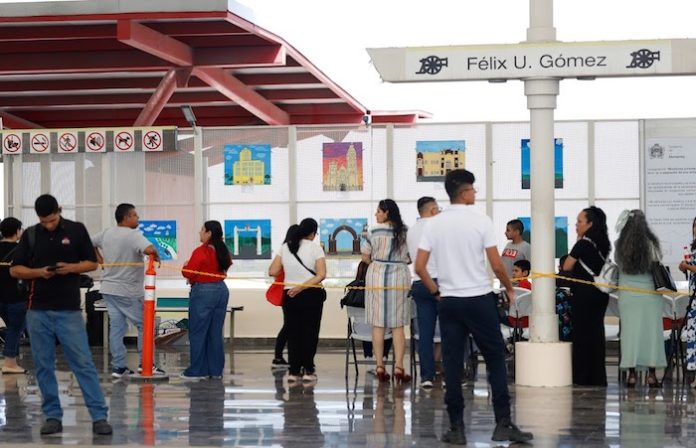 Inauguran galería en el Metro para concienciar sobre el autismo