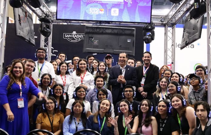 Practicantes CAINTRA reafirma su compromiso con la educación y las empresas en la Expo PyME 2024