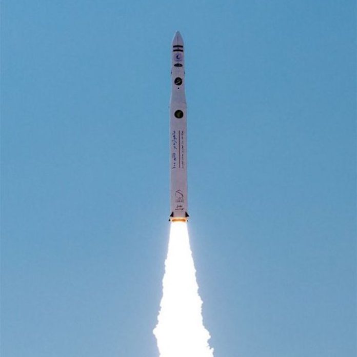 Irán pone en órbita el satélite de investigación Chamran-1