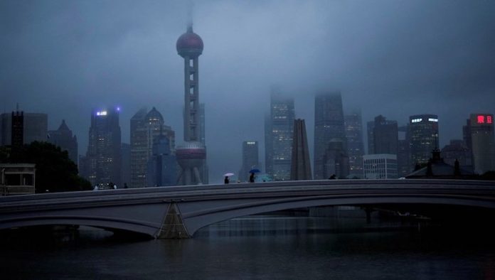 China lanza aviso rojo para la costa oriental ante la llegada del tifón Bebinca