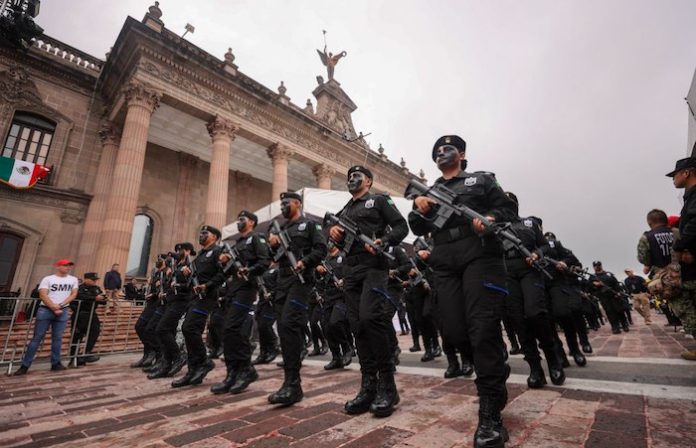 Honran neoleoneses a los Héroes de la Independencia en Desfile Cívico Militar