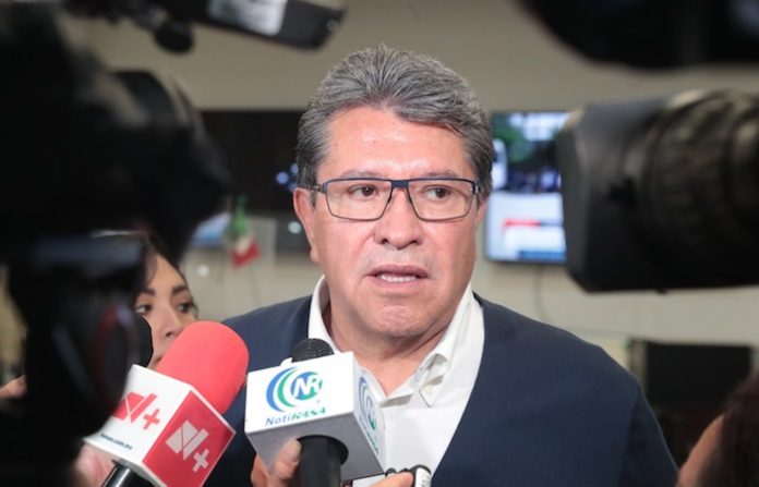 Monreal insta a jóvenes a ejercer servicio público con humildad y honestidad