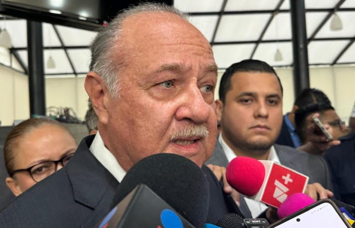 Javier Navarro critica designación de mesa directiva en el Congreso Local