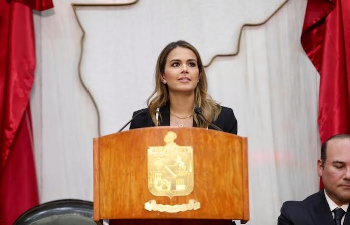 Lorena de la Garza instala la 77ª Legislatura con el compromiso de mejorar Nuevo León