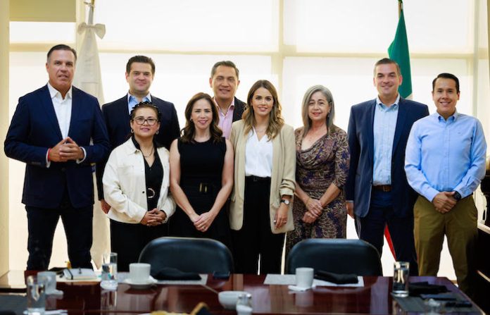 Lorena de la Garza se reúne con expresidentes del Congreso del Estado