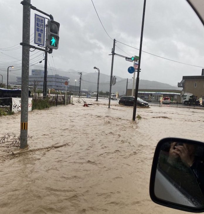 Ordenan evacuación para casi 30.000 personas en Japón por lluvias torrenciales