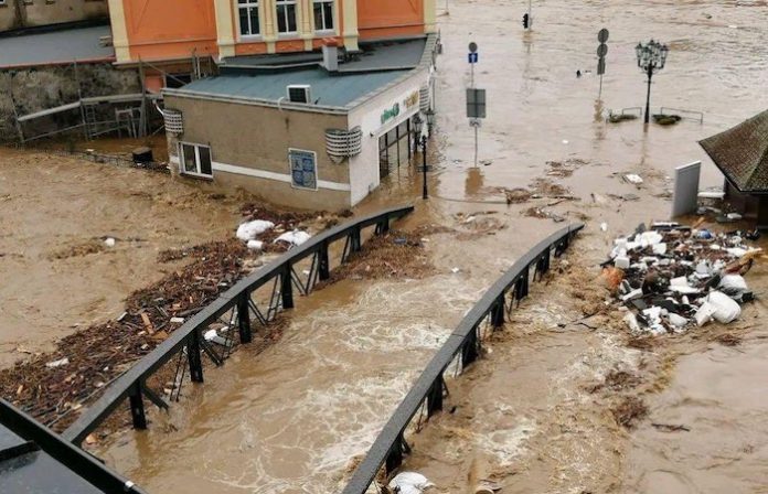Unos 57.000 afectados por inundaciones en Polonia
