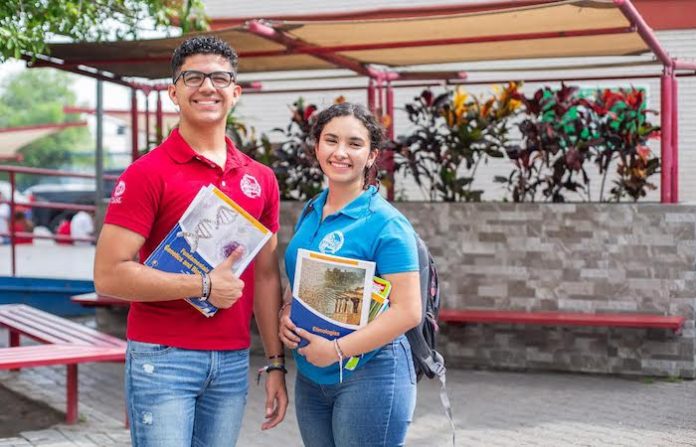 Preparatoria 15 celebra su 50 aniversario como referente de excelencia educativa