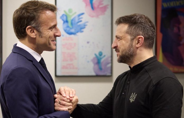 Macron reafirma el compromiso de Francia de seguir enviando armas a Ucrania