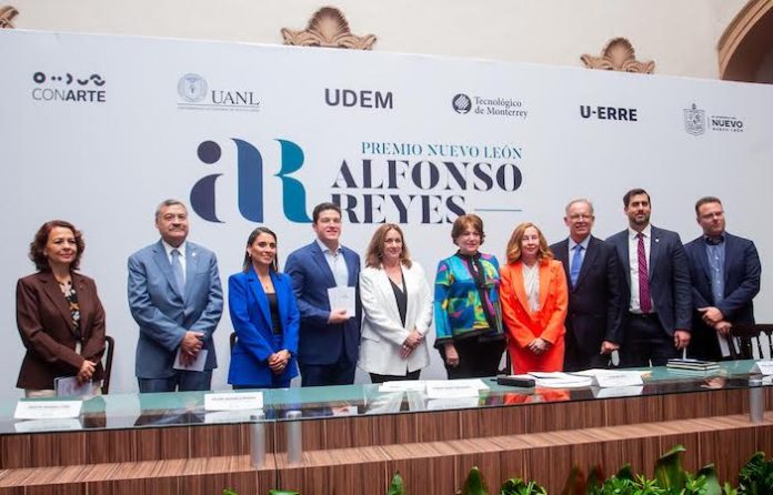 Rosa Beltrán recibe el Premio Nuevo León Alfonso Reyes 2024