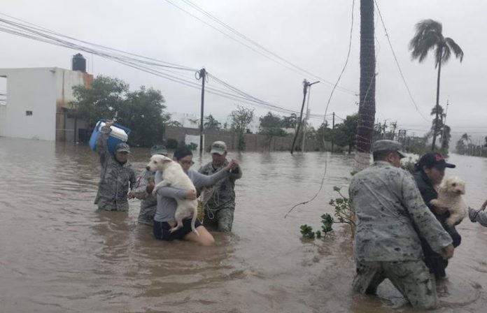 Más de 230.000 afectados por el huracán John en el suroeste de México