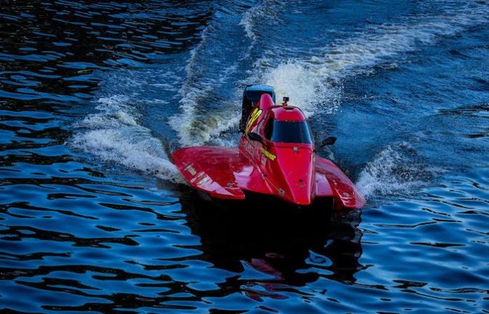 José Luis Macías, se adelanta en inicio de la Nauticopa en la Laguna de Champayán