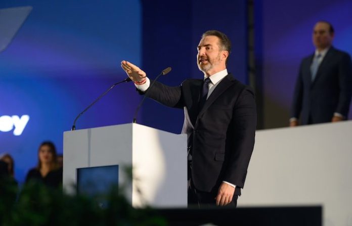 Video: Adrián de la Garza asume como alcalde de Monterrey por tercera vez con la promesa de mejorar seguridad y movilidad