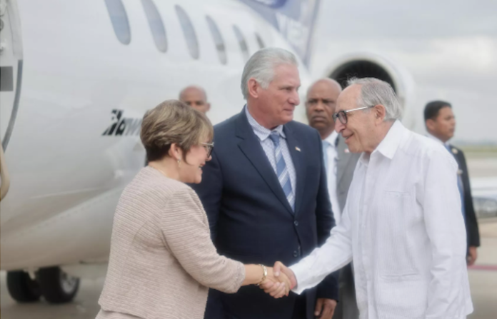 Díaz-Canel llega a México para investidura Sheinbaum: “Por nuestros pueblos”