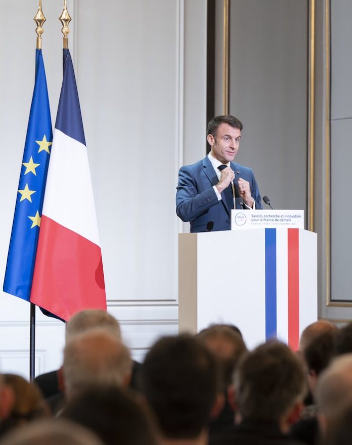 Mayor que el de España: el riesgo de la deuda de Francia cae a mínimos en 17 años