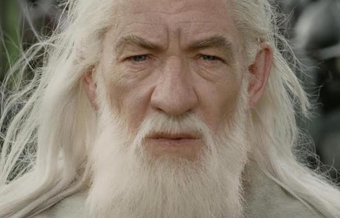 Ian McKellen está dispuesto a regresar como Gandalf, pero advierte: “¡Deben darse prisa!