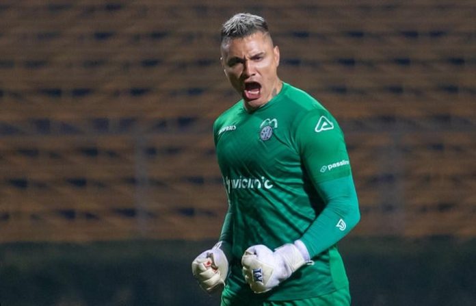 Exarquero de selección chilena Campos sufre amputación de un pie en accidente de tránsito