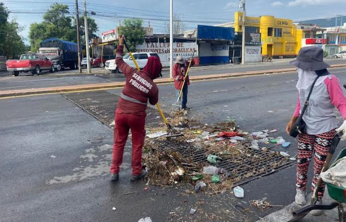 Escobedo intensifica limpieza de alcantarillas: retiran 14 toneladas de basura