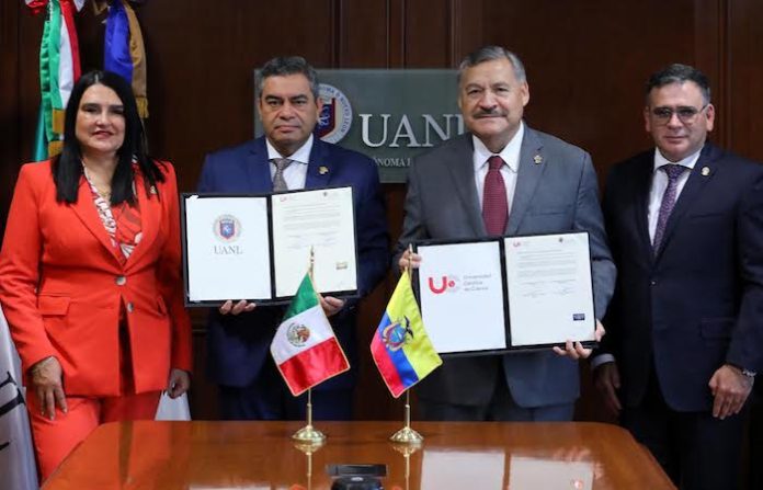 Firma UANL acuerdos con Universidad Católica de Cuenca