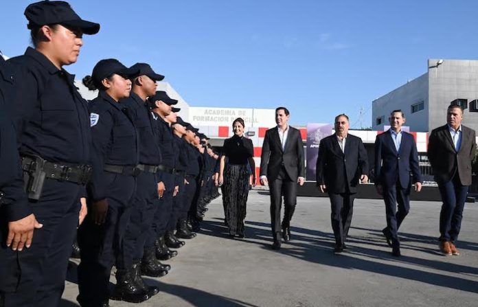 César Garza anuncia aumento salarial del 10% a policías de Apodaca