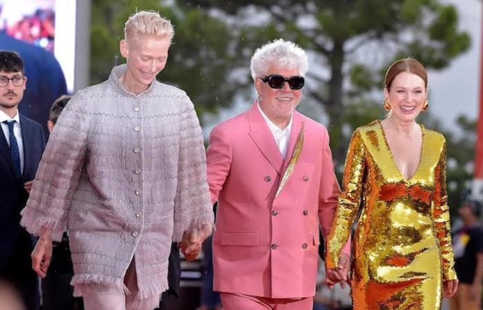 Pedro Almodóvar recibe ovación de 17 Minutos en el Festival de Venecia