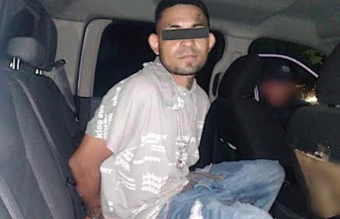 Policía de Juárez detuvo a un sujeto por el delito de equiparable al robo de vehículo, en la Col. Los Cometas