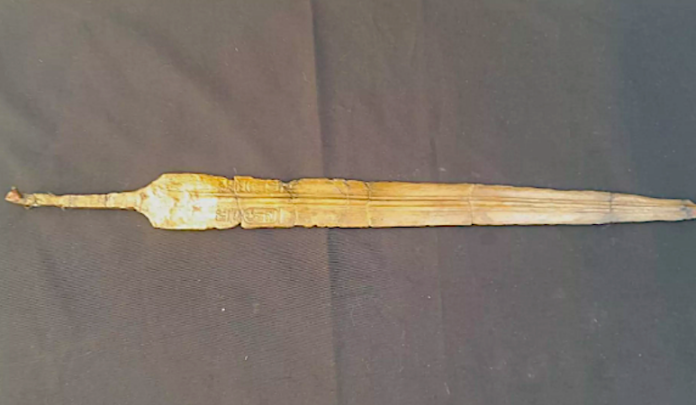 Arqueólogos encuentran una espada del siglo XIII a.C. que perteneció al faraón egipcio Ramsés II