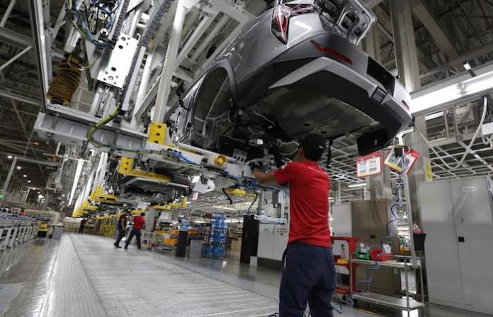 Producción mexicana de automóviles cae 9 % interanual en abril