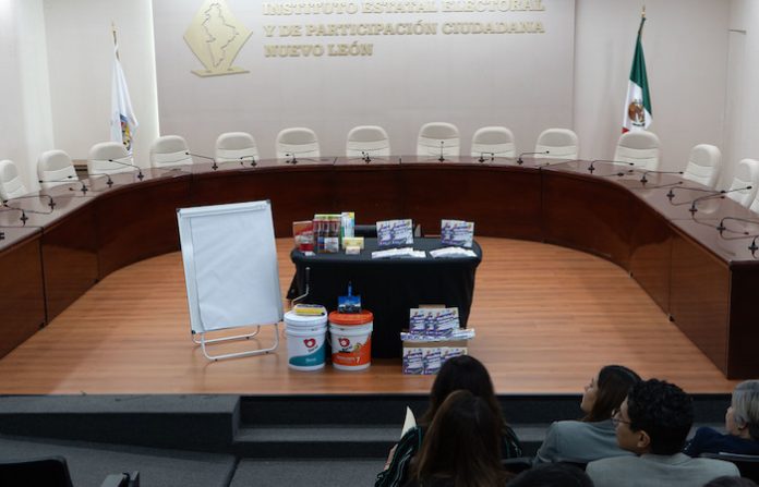 Entrega IEEPCNL insumos para proyectos cívicos