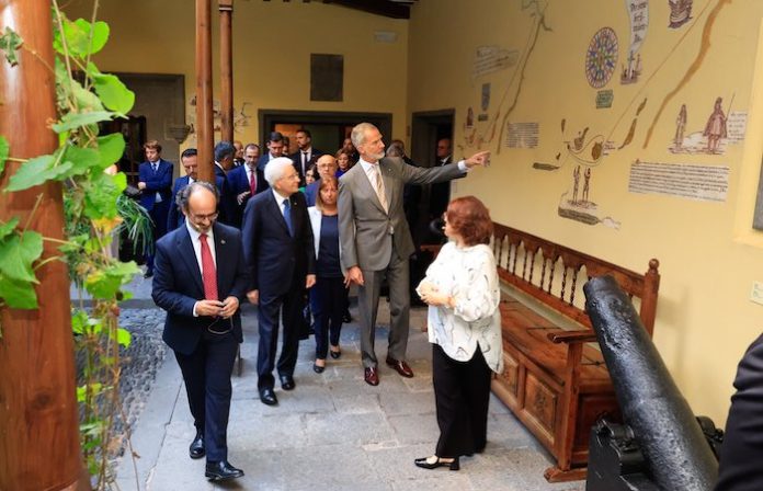 Presidente de México respalda decisión de no invitar al rey de España a cambio de mando