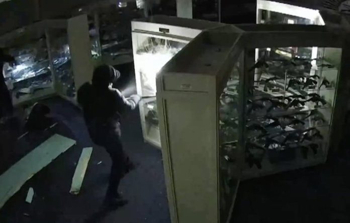 Policía de Australia pide ayuda en la búsqueda de unas antiguas armas robadas