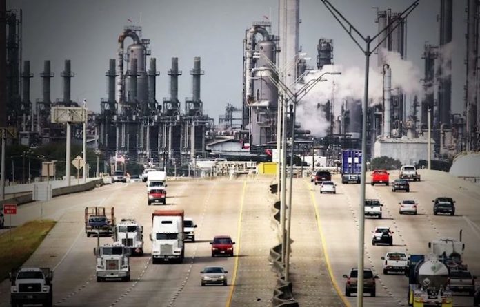 Video: Pemex reporta fuga de gas en planta de Texas, EU, y 2 posibles muertos
