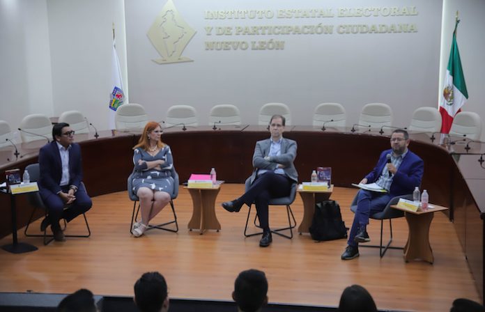 Presentan libro sobre democracia y capitalismo en IEEPCNL