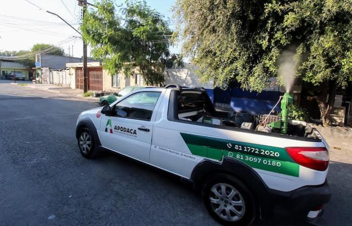 Apodaca intensifica fumigación y deshierbe para combatir el dengue