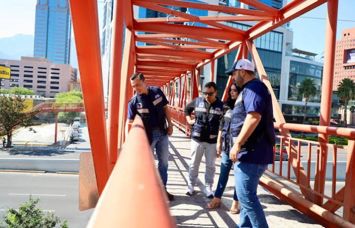 Inician rehabilitación de puentes peatonales en San Pedro