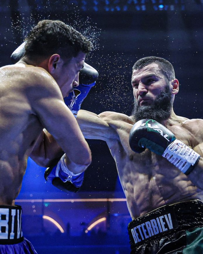 Boxeador ruso Beterbíev se convierte en campeón mundial absoluto de peso semipesado