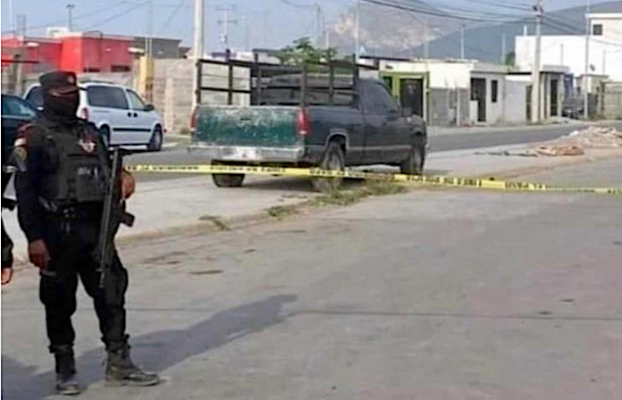 Encuentran a hombre asesinado en patio de casa