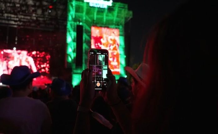 Heineken promueve la desconexión digital con el lanzamiento de “The Boring Phone” en México