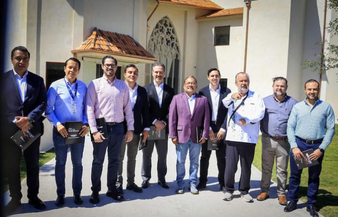 Adrián de la Garza asume la presidencia de la nueva asociación de alcaldes en NL