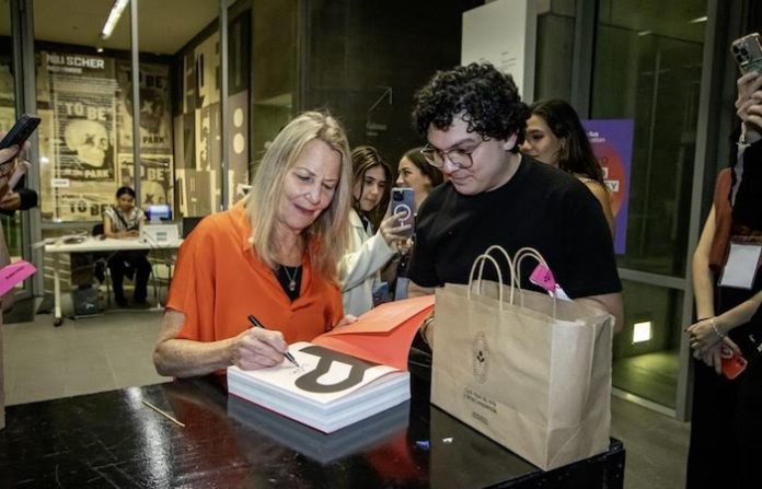 Comparte Paula Scher experiencias con estudiantes en la UDEM